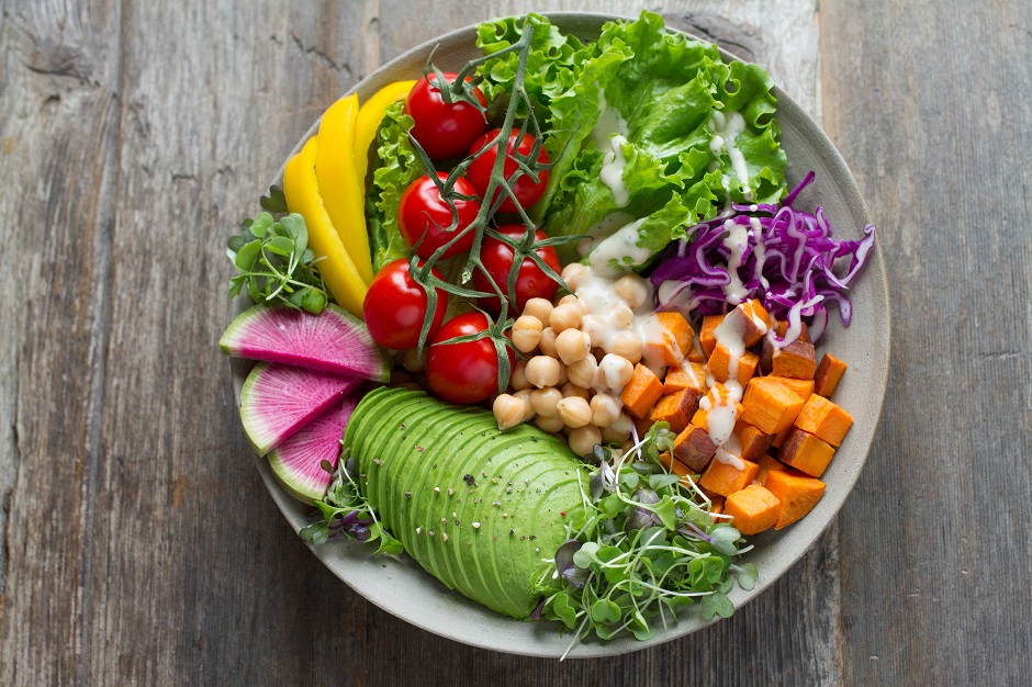 vegetarian salad with chickpeas and avocado